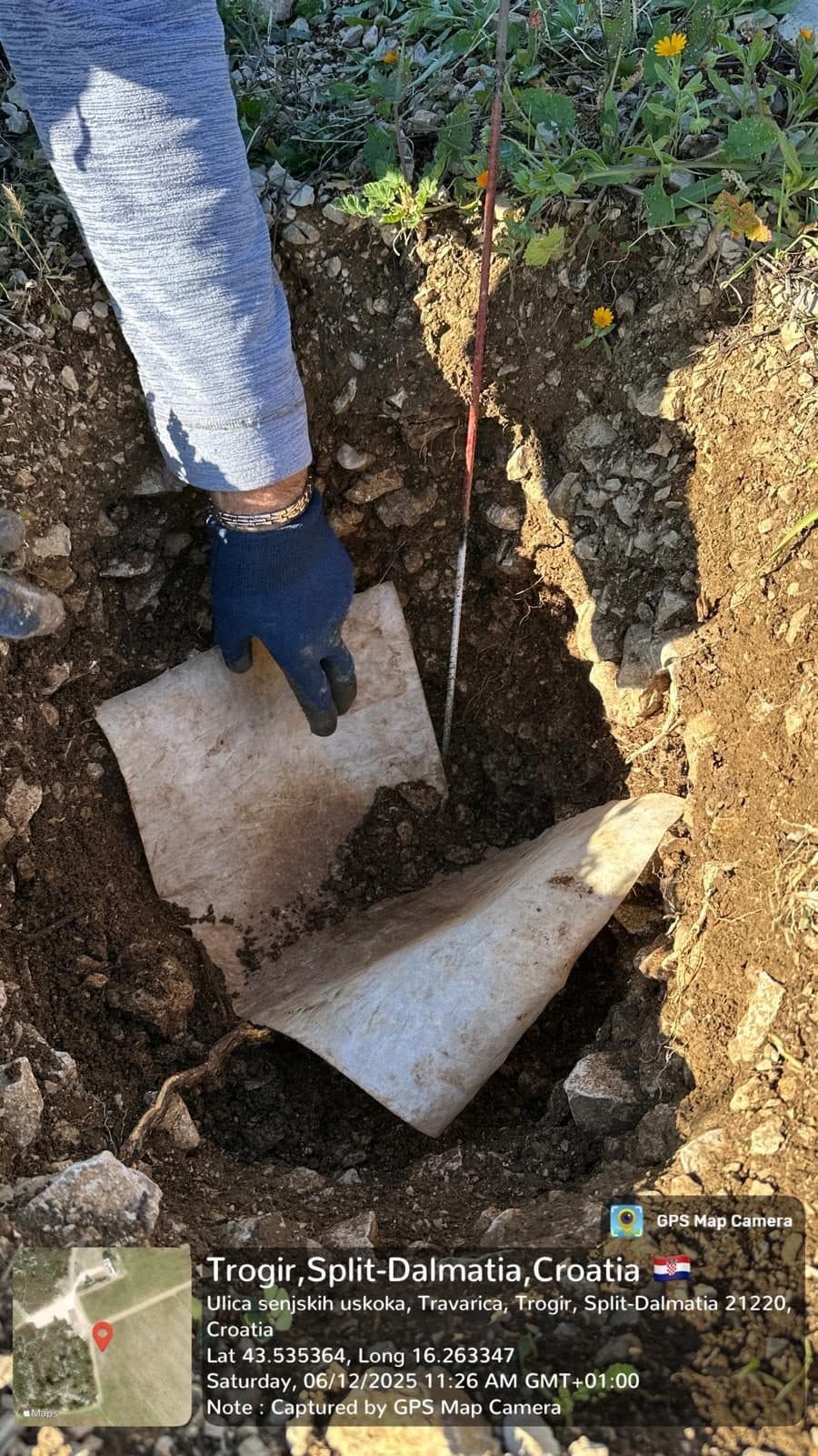 Uzorkovanje tla u profilu iskopanom u vinogradu